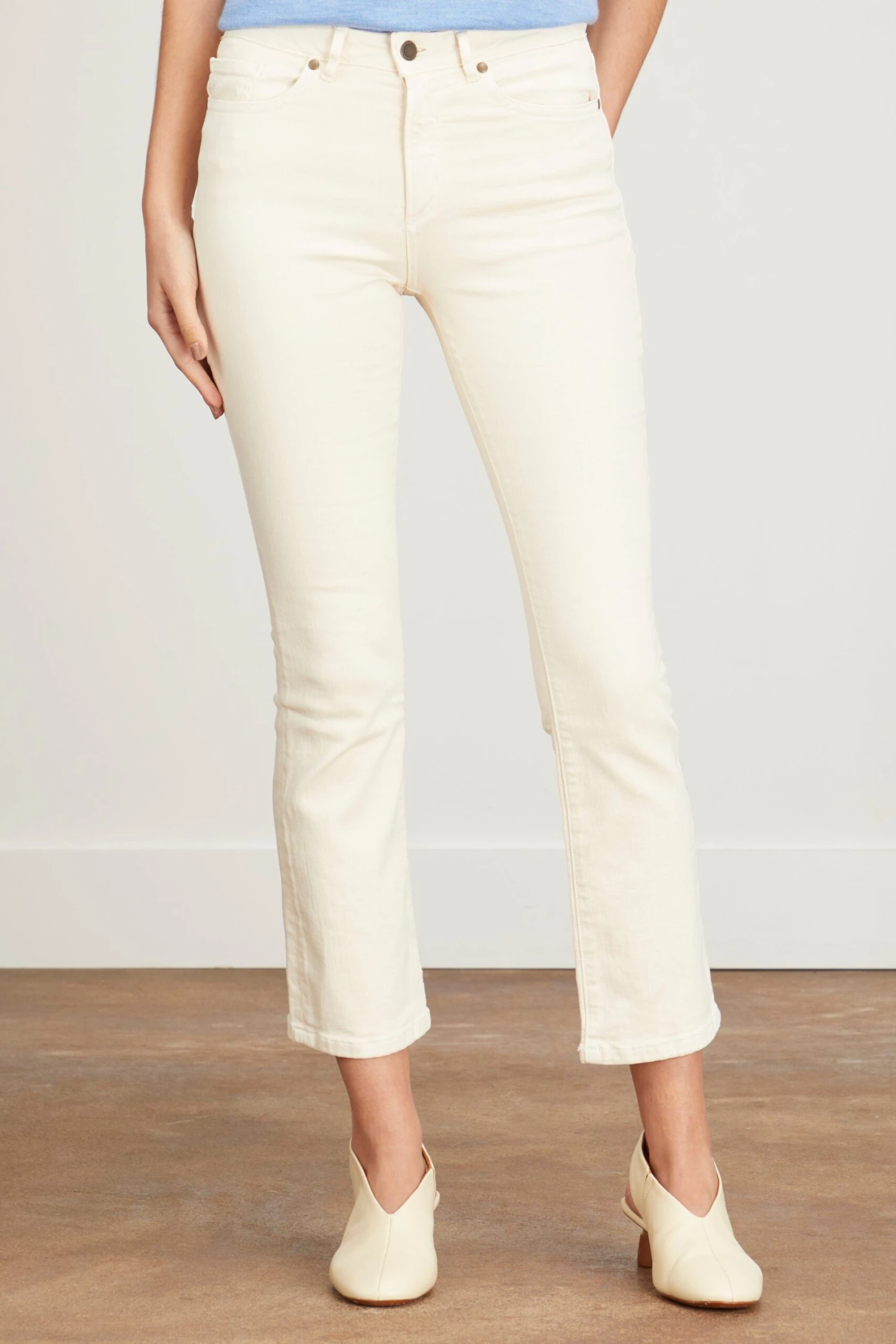Flare Cropped 5-Pocket Jean In Natural Stretch Denim 3 Flare Cropped 5-Pocket Jean In Natural Stretch Denim - Image 3