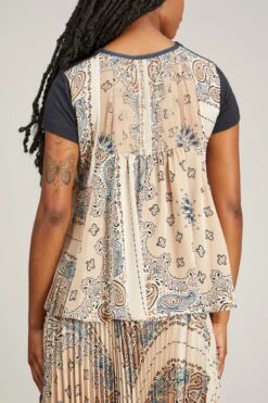 Sacai Bandana Print T-Shirt In Dark Navy/Beige -Dries Van Noten Shop sacai bandana print tshirt in dark navy beige 3